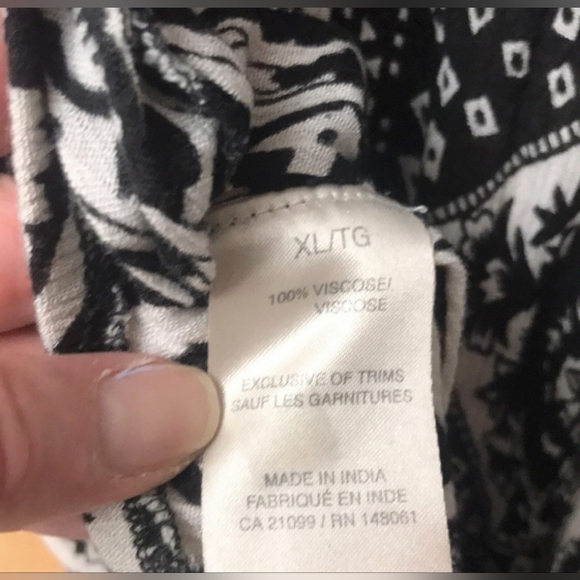 ⏰️3/$10 XL Open back viscose cropped jumper black&white - Picture 5 of 5